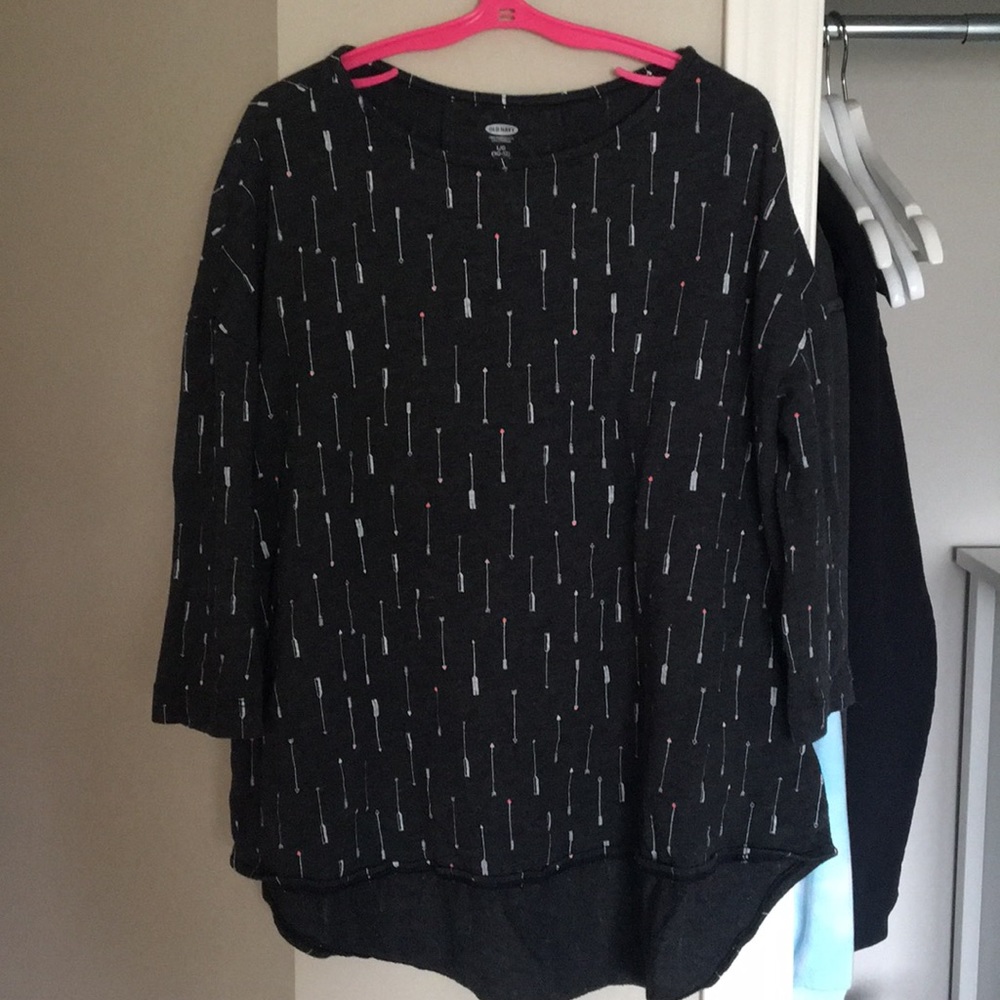 Old navy arrow shirt